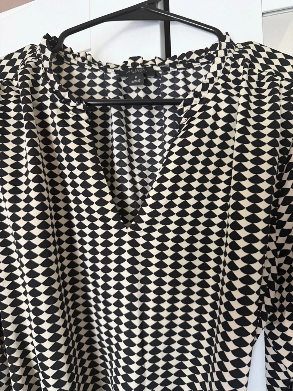 Ann Taylor Factory Black & Cream Patterned Women's Shirt - Picture 2 of 4